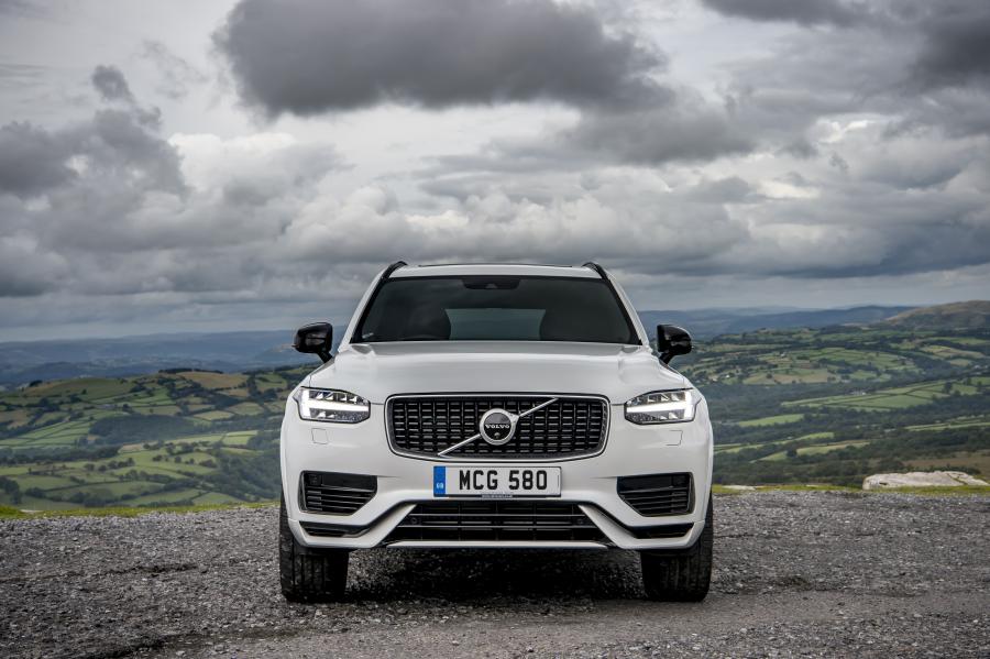  Volvo XC90 T8 Twin Engine R-Design 2019 года  (UK) (фото 13 из 40)